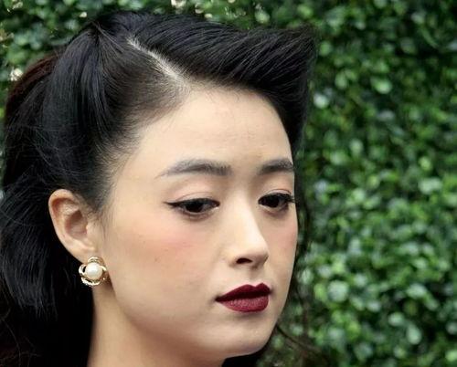 浓妆 女明星,揭秘女明星的妆容艺术