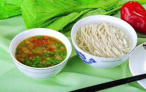 西安网红美食小孩汤面店,一碗面，暖了味蕾，火了朋友圈